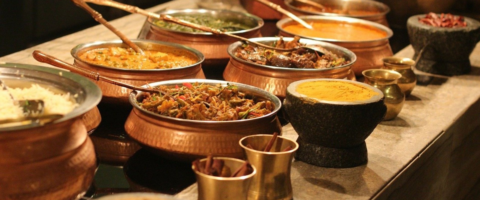 What are the factors affecting tourist food consumption?